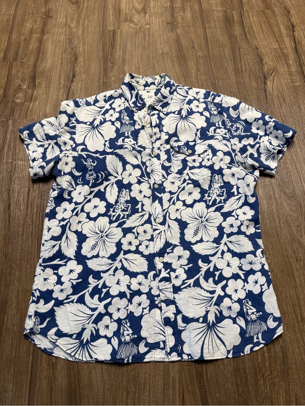 GAP Blue and White Short-Sleeve Hawaiian Button-Down Shirt